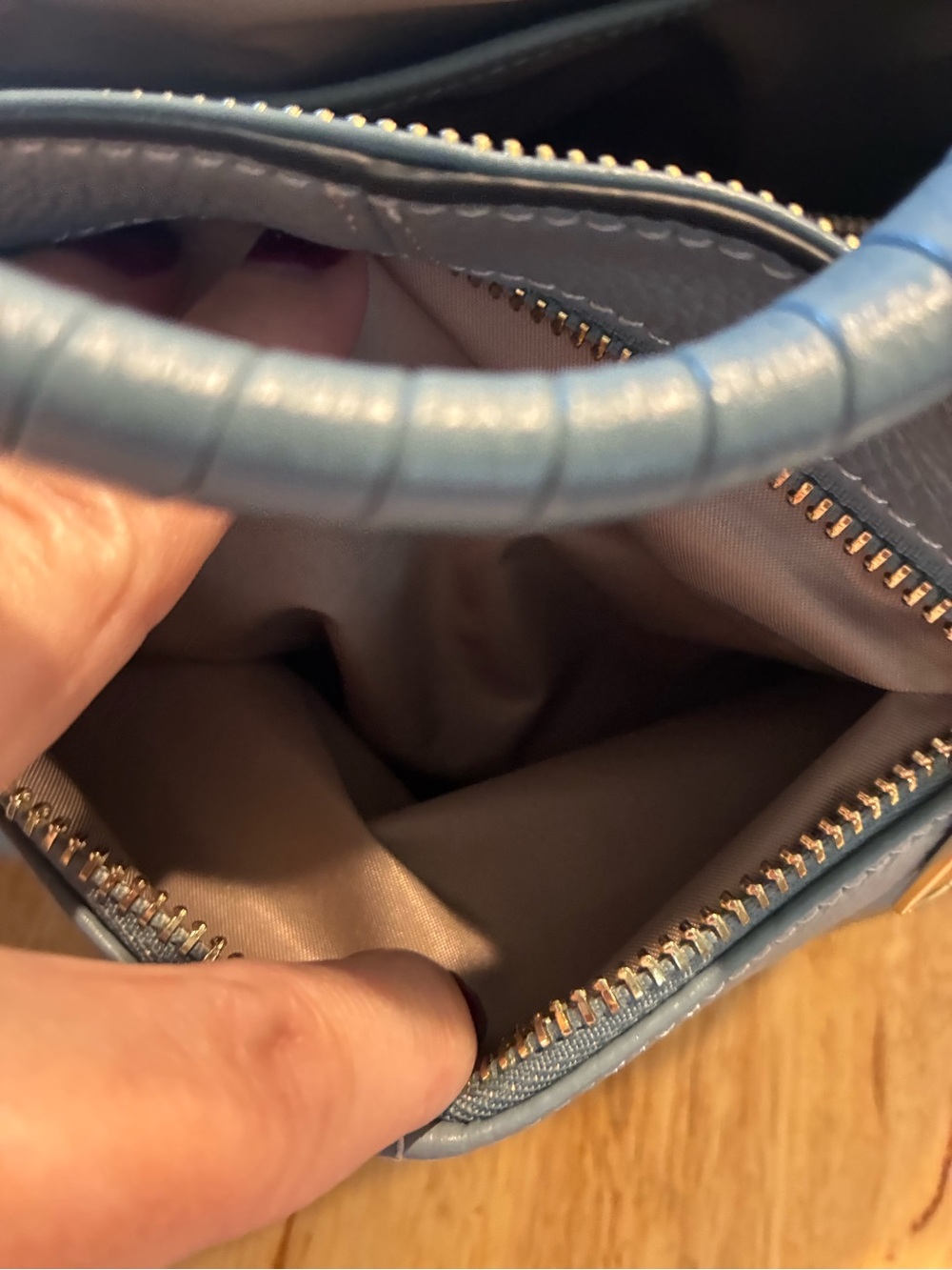 Bostanten Powder Blue Pebbled Leather Hobo Shoulder Bag - Picture 4 of 7